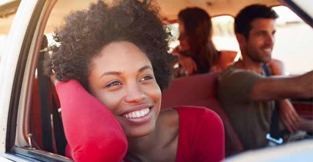 Des femmes heureuses en voiture en voyage. Photo ID 99965013 © Monkey Business Images | Dreamstime.com